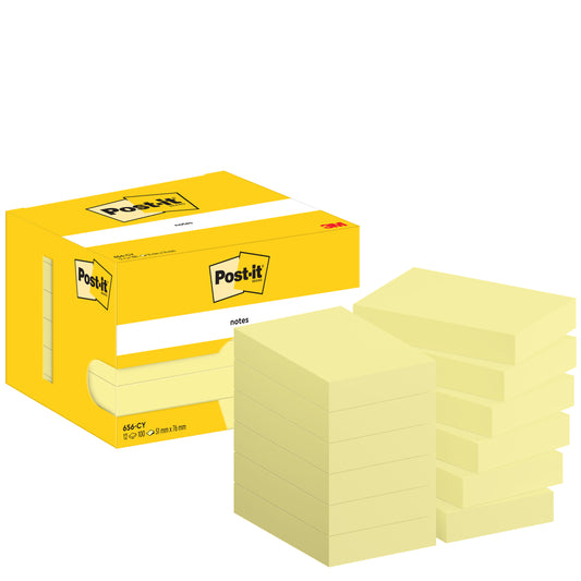 Abgebildet ist eine gelbe Schachtel Post-it® Notes (3M Deutschland GmbH) mit mehreren gelben Haftnotizen-Blöcken (51 x 76 mm, 100 Blatt/Block, 12 Blöcke/Packung), in Kartonverpackung, PEFC-zertifiziert (SGSCH-PEFC-COC-110078).