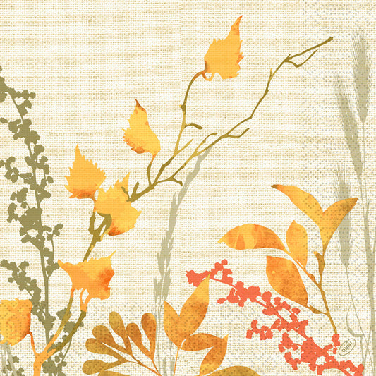 Die Duni GmbH Servietten 40x40 3lagig 1/4 Fall Beauty (Packung, 250 Stück) haben einen strukturierten beigen Hintergrund mit diagonalen Herbstblättern, Zweigen und Pflanzenmotiven in Orange, Gelb, Olivgrün und Rot.