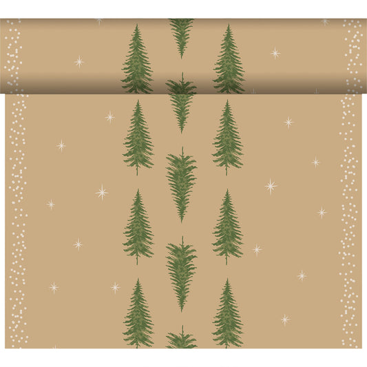 Eine Rolle hellbraunes Geschenkpapier mit grünen Evergreens, weißen Punkten und Sternen - perfekt, um mit dem Bio-Dunicel-Tete a Tete 0,4x24m von Duni GmbH einen umweltfreundlichen Tisch zu decken.