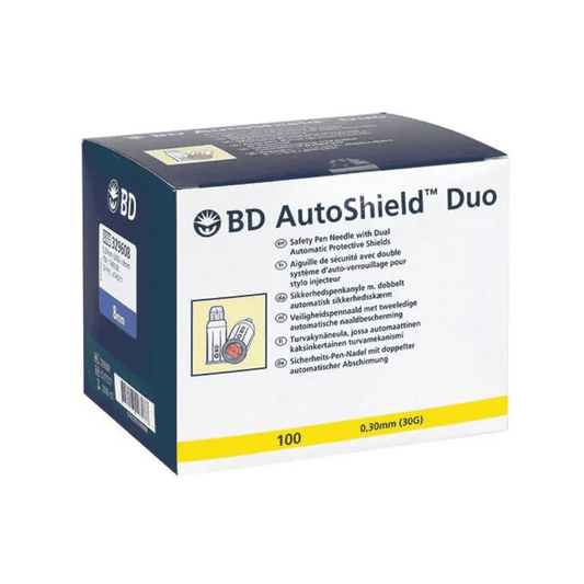 Eine Packung BD AutoShield Duo Sicherheits-Pen-Nadeln - 100 Stück von Servoprax GmbH in den Größen 8mm und 0,30mm (30G) eignet sich optimal für die Diabetestherapie. Die überwiegend blau-weiße Verpackung ist mehrsprachig beschriftet und trägt auf der Vorderseite eine Abbildung der Nadel zur Vermeidung von Nadelstichverletzungen, insgesamt sind 100 Nadeln enthalten.