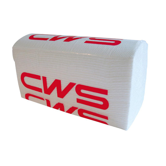 Ein Stapel CWS Faltpapier Zick-Zack Zellulose, M-Falz, 3-lagig, hochweiß, mit dem Schriftzug "CWS" in fetten roten Buchstaben auf der Seite, abgebildet auf weißem Hintergrund. Packung: 20 Stück pro Karton. Marke: CWS.