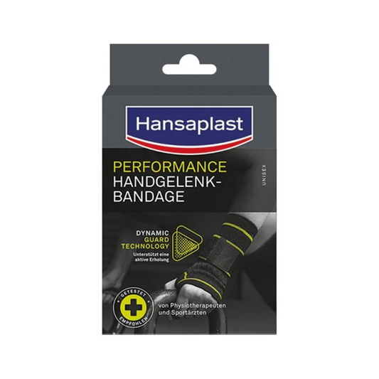 Verpackung der Hansaplast Performance Handgelenk-Bandage der Beiersdorf AG mit einer schwarz-gelben Handgelenkbandage. Auf der Verpackung sind Produktdetails und Markenlogos zu sehen, die Dynamic Recovery Knit und Aktivbekleidung hervorheben.