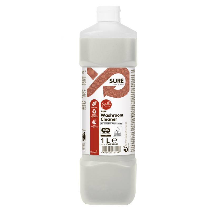 Eine 1-Liter-Kunststoffflasche SURE Washroom Cleaner Sanitärreiniger von Diversey Deutschland GmbH & Co. OHG hat einen weißen Verschluss, klare Flüssigkeit und ein weißes Etikett mit Produktdetails, Hinweisen, Symbolen und seiner biologisch abbaubaren Formel für hygienische Sauberkeit.