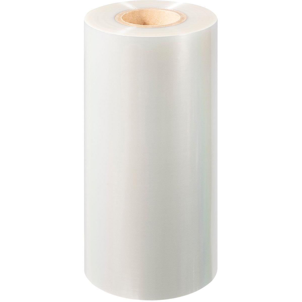 Eine große Rolle PET-Siegelfolie Antifog PET der Duni GmbH mit einem Pappkern steht aufrecht vor einem schlichten weißen Hintergrund.