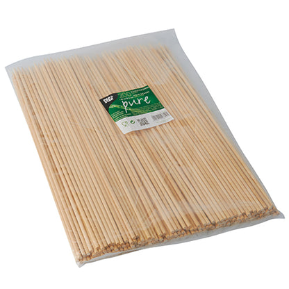 A transparent plastic packaging contains 200 PAPSTAR wooden skewers "pure", each 40 cm long and 5 mm thick with pointed ends. The mostly green label is marked with white lettering and the brand PAPSTAR GmbH.