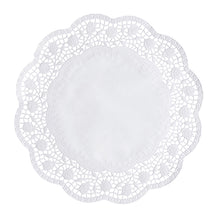 Die PAPSTAR Tortenspitzen rund Ø 33 cm, weiß von PAPSTAR GmbH ist ein rundes, weißes Deckchen mit unifarbener Mitte und Wellenrand, ideal für Torten; im 8er-Pack.