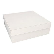 The PAPSTAR The photo shows 10 GmbH cake boxes, with lids, made of square white cardboard, displayed against a white background with their lids removed.