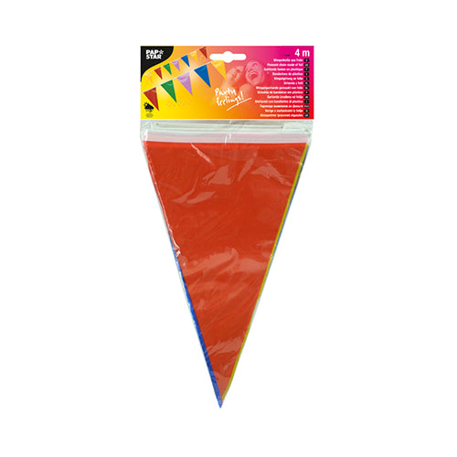 The pennant chain set of PAPSTAR GmbH includes red, triangular, weatherproof foil pennants, packaged with a transparent plastic front and a colorful label with flag motifs. The label indicates a length of 4 meters.