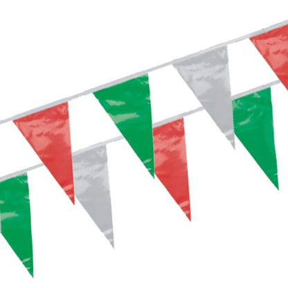 The PAPSTAR pennant chain, weatherproof foil of PAPSTAR GmbH consists of two strands of shiny triangular pennants in red, white, and green - weatherproof and ideal for garden parties or outdoor events with a changing pattern.