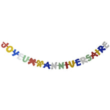 Die PAPSTAR Grußkette "Joyeux Anniversaire" (1,9 m) von der PAPSTAR GmbH ist ein festliches Papierbanner in leuchtenden Farben, perfekt für Geburtstagsdekorationen. Jeder Buchstabe ist in einem anderen Farbton und aneinandergereiht, verpackt in einer einteiligen Tüte.