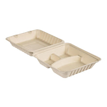 Die Duni GmbH Clamshell 350/120/120 ml, unbeschichtet 3 Braun Bagasse (235x235x90 mm), ist ein beiger, rechteckiger Mitnahmebehälter mit zwei Fächern, hergestellt aus biologisch abbaubarer Bagasse. Abgebildet offen; Packung mit 50 Stück.