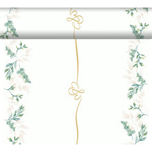 Ein weißes, rechteckiges Tuch der Duni GmbH, das mit grünen und beigen Blattzweigen und einer goldenen Linie eingefasst ist, zeigt in seinem Design Love Hearts - DC-Tete a Tete (0,4x24m) - und ist damit eine charmante Tischdekoration für jeden Anlass.