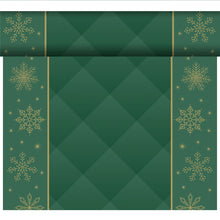 Eine Rolle grünes Bio-Dunicel-Tete a Tete 0,4x24m von Duni GmbH mit goldenen Schneeflocken und Sternen an den Seiten und einem grünen Diamanten in der Mitte, ideal für eine nachhaltige Tischdekoration oder in Kombination mit einer Bio-Dunicel Tischdecke. Teilweise ausgerollt.