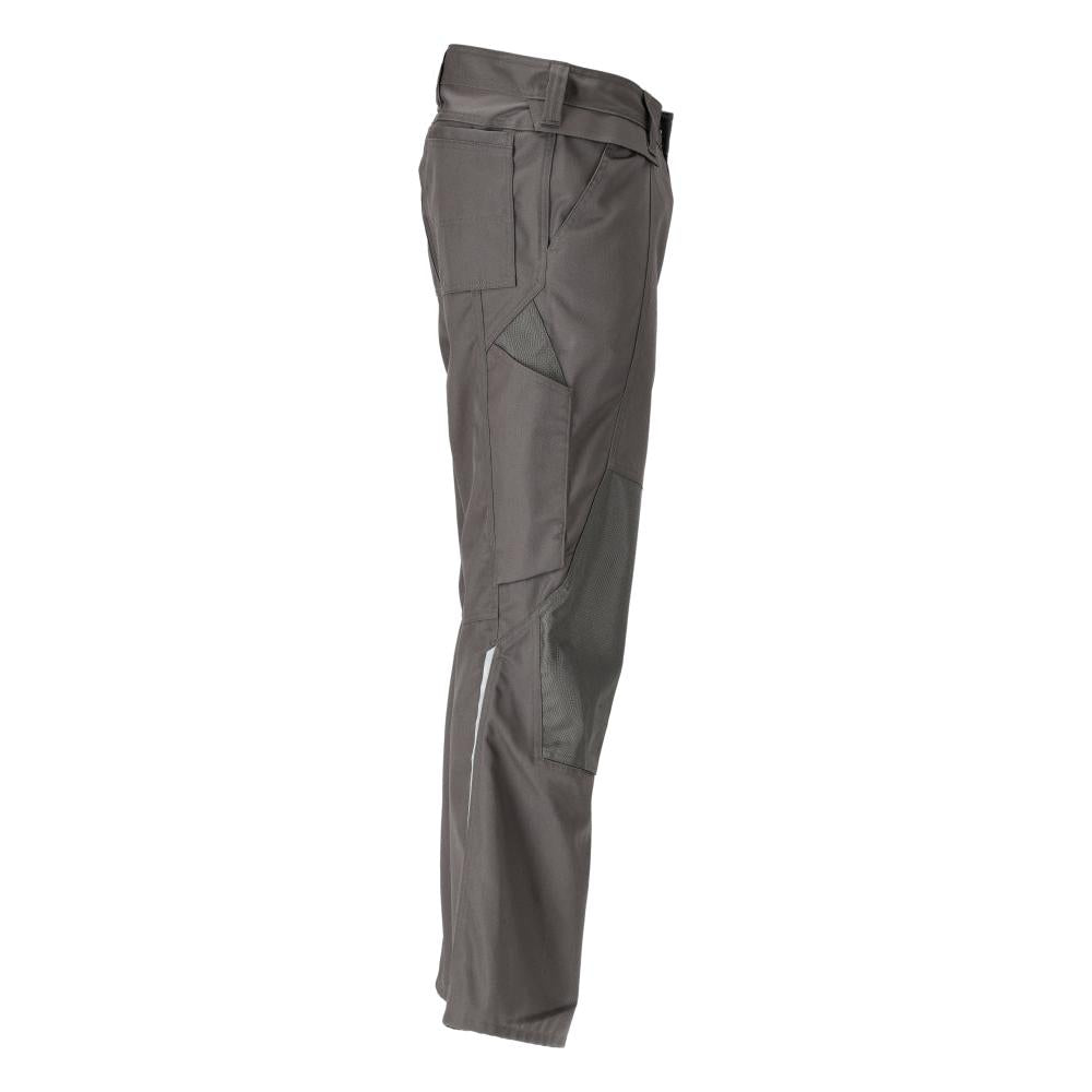Trousers with knee pockets