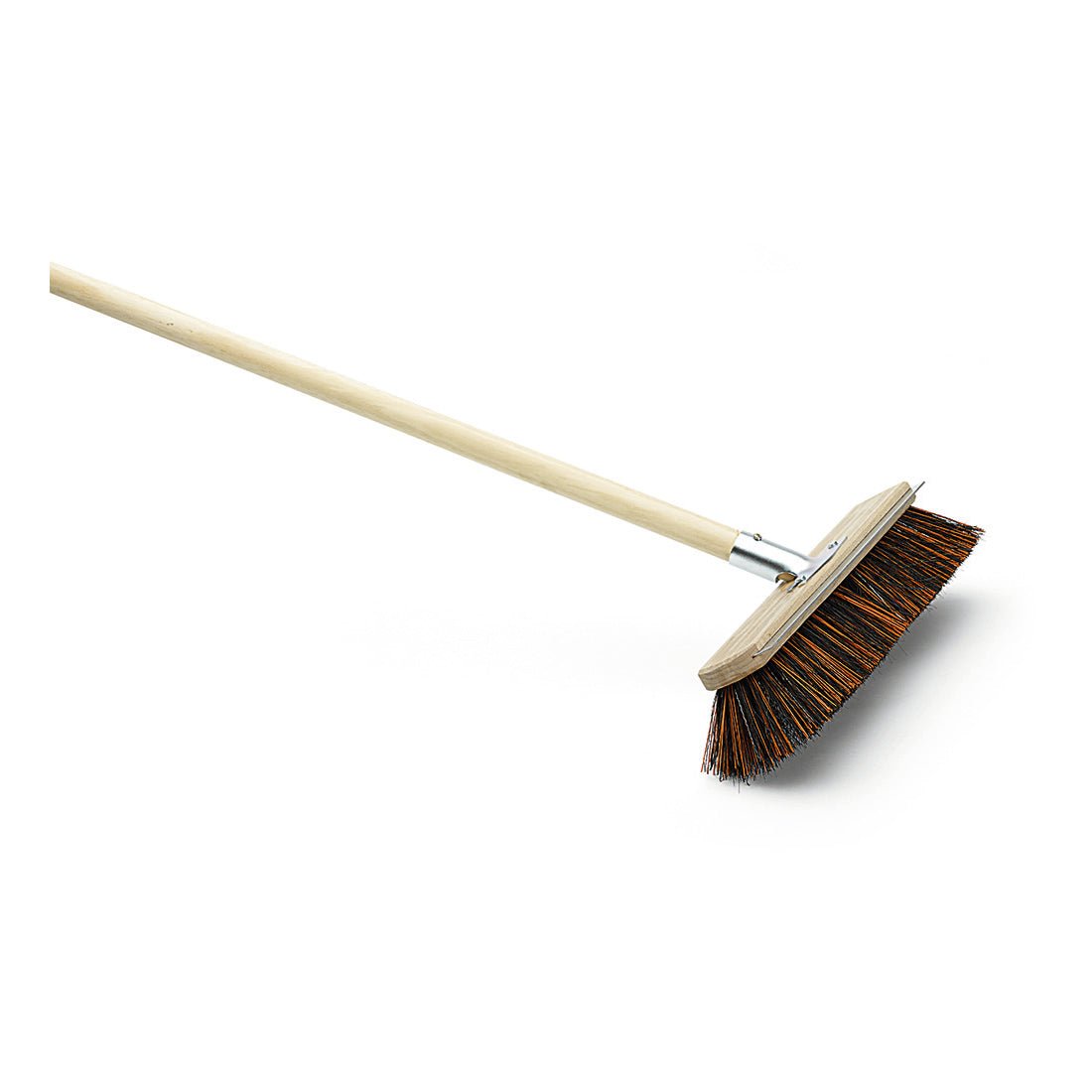 The Nölle Profi Brush Outdoor Broom Triple-Mix, 40 cm with 140 cm handle from Nölle Profi Brush Bürsten- & Pinseltechnik e.K., features dense, multicolored bristles and a wooden handle, ideal as an outdoor broom and depicted on a white background.