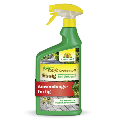 Eine grüne Sprühflasche mit der Aufschrift "Neudorff BioKraft Grundstoff Essig" aus dem Neudorff Shop, mit gelb/weißer Schrift, gelber Düse und einem roten "Anwendungsfertig"-Banner. Das Etikett zeigt Wege und Terrassen für unkrautfreie Flächen.