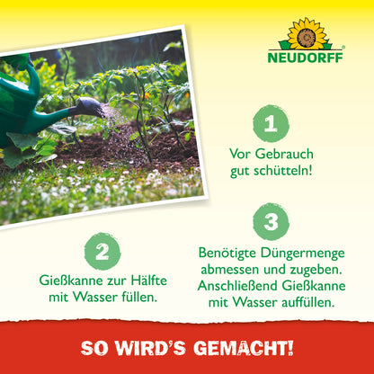 Ein Foto zeigt eine grüne Gießkanne, die Wasser auf Gartenpflanzen gießt. Neudorff Shop Anleitung und Logo erklären in drei Schritten, wie man Azet Tomaten- & GemüseDünger flüssig mit Wasser für Tomaten oder Balkongemüse mischt.