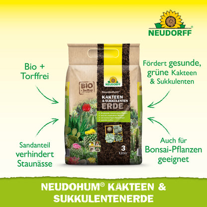 Ein beiger 3-Liter Neudorff Shop NeudoHum Kakteen & SukkulentenErde Beutel steht aufrecht. Die torffrei Erde verhindert Staunässe und ist ideal für ein gesundes Wachstum von Kakteen, Sukkulenten und Bonsai-Pflanzen.