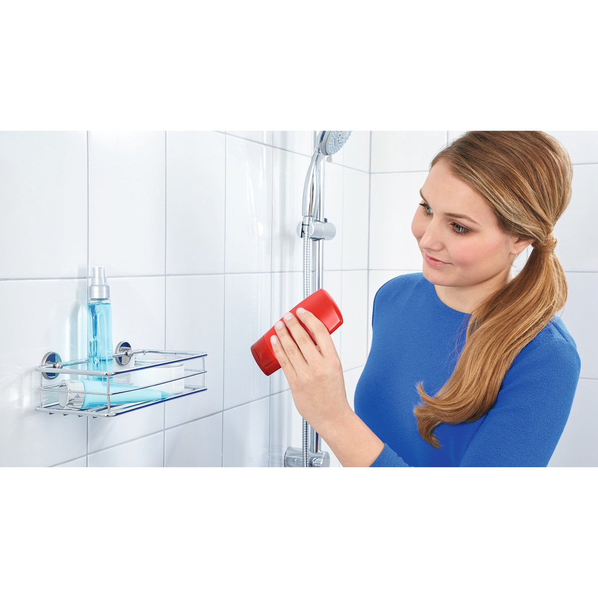 tesa BAATH Ablage Dusche einstöckig, verchromt, inkl. Klebelösung – Anwendung
