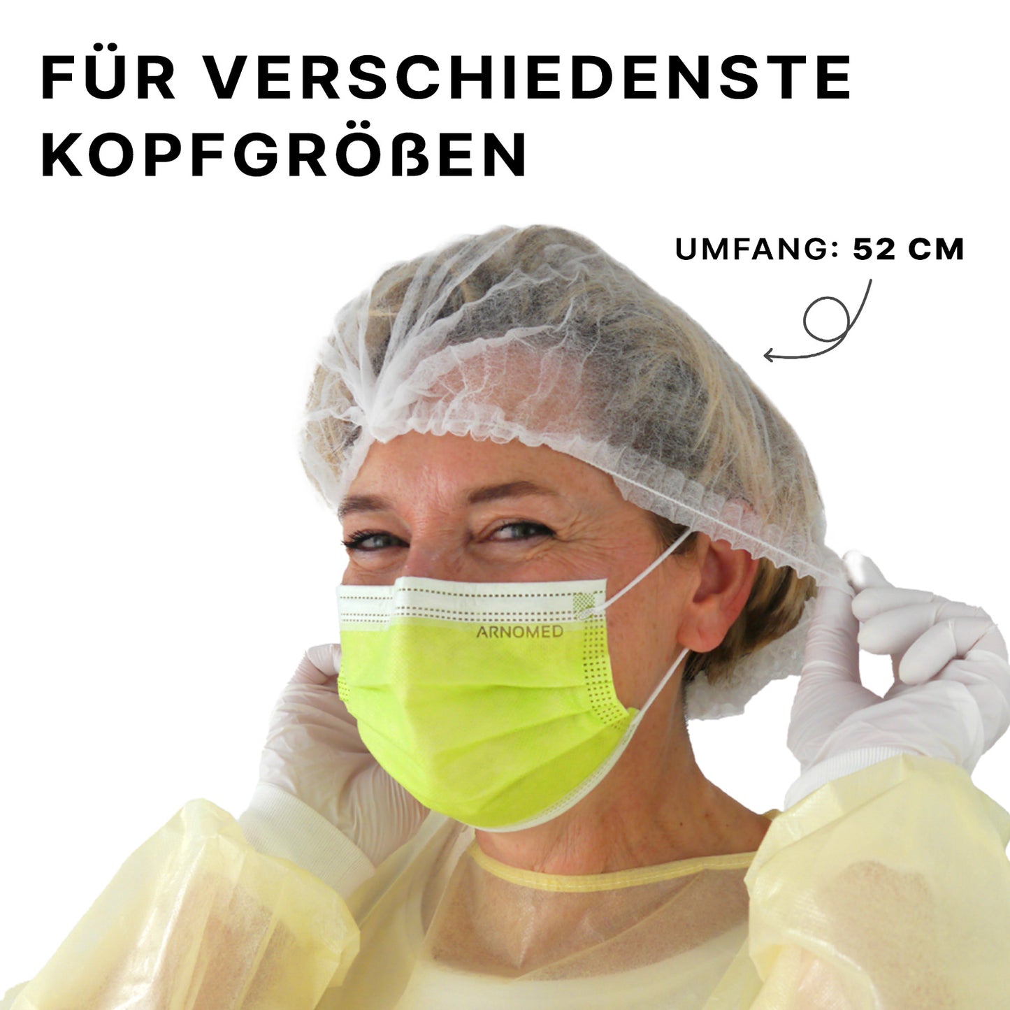 Eine Person in einer ARNOMED COVER PP-KLIPPHAUBE Einmalklipphaube aus PP-Vlies (52 cm Umfang) von ARNOWA GmbH passt die Mütze an. Deutscher Text hebt "Für verschiedenste Kopfgrößen" und Hygiene Schutz für alle Kopfgrößen hervor.