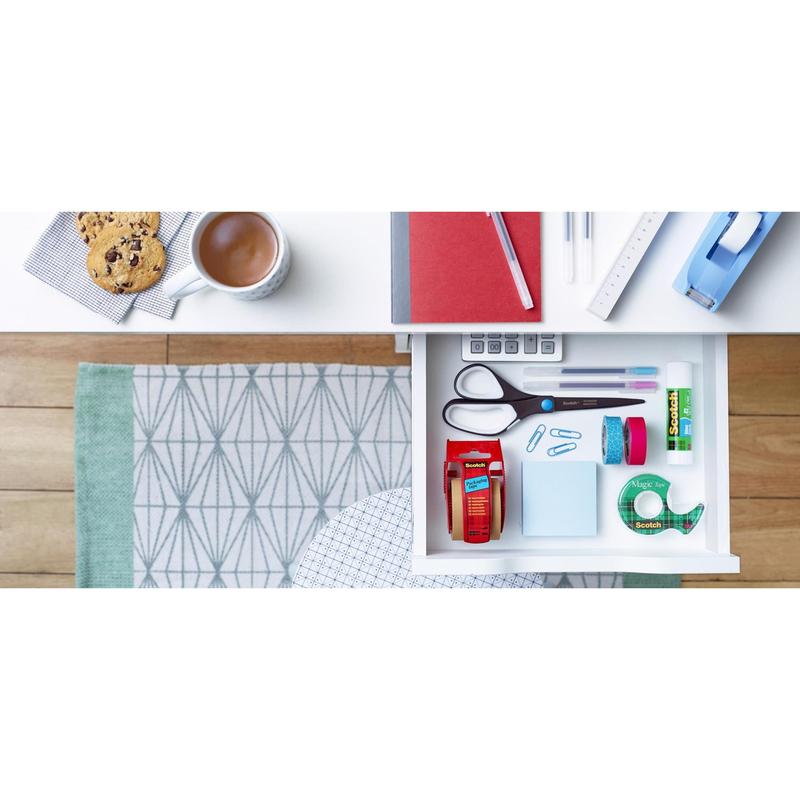 Open desk drawer with a Scotch™ titanium scissors, 20 cm from 3M Deutschland GmbH, tape, glue stick, sticky notes, paper clips, and correction tape. On the desk: red notebook, pen, ruler, tape dispenser, coffee cup, and cookies on a napkin.