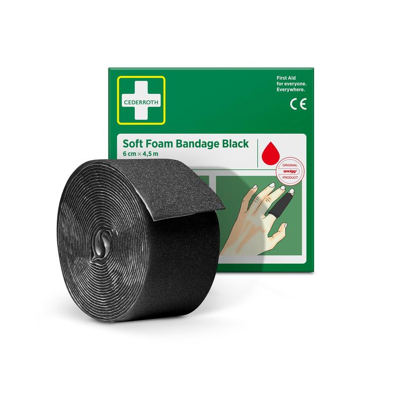 Eine Rolle Cederroth Weichschaumverband schwarz (6 cm x 4,5 m) von Orkla Wound Care AB ist vor der grün-weißen Schachtel ausgestellt, auf der eine Hand mit dem schwarzen Verband um einen Finger gewickelt ist.