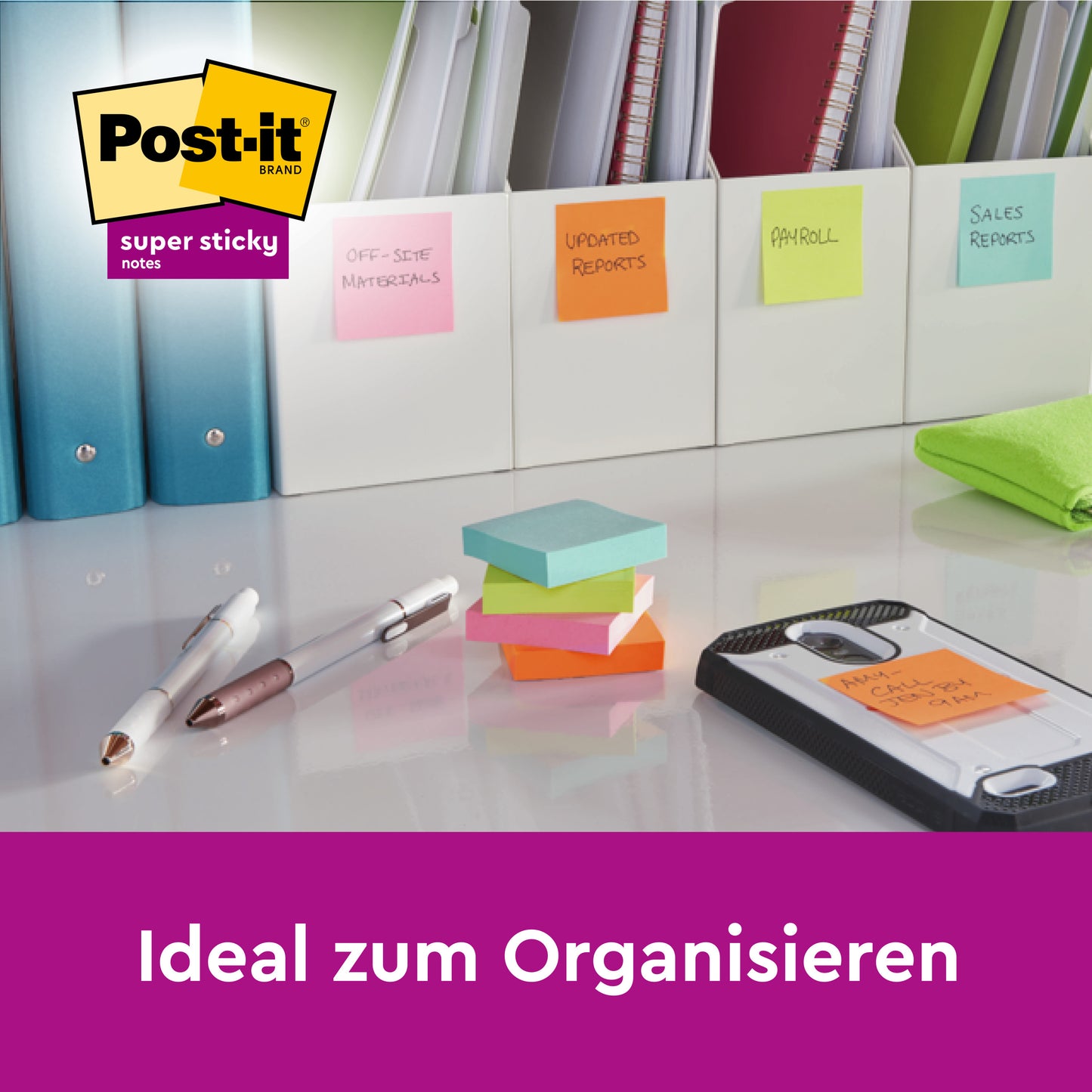 A desk with folders, organized by colored Post-it® Super Sticky Notes in large format, lined, yellow (101 x 101 mm), 45 sheets/block, from 3M Deutschland GmbH. Text: "extra strong adhesive power" and "Ideal for organizing.
