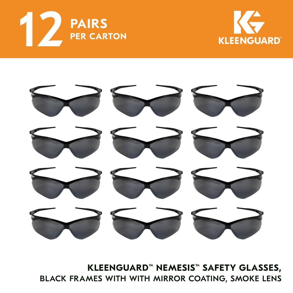 Zwölf Paar Auslaufartikel: KleenGuard® V30 Nemesis™ Schutzbrille - Smoke Spiegel von Kimberly-Clark GmbH sind in einem Raster angeordnet, mit "12 Paar pro Karton" und den unten aufgeführten Produktdetails.