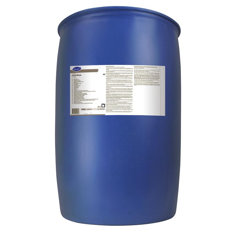 A large blue plastic drum with a white label with text and barcodes contains Suma Rinse A5 – Neutral Rinse Aid from Diversey Deutschland GmbH & Co. OHG, prevents lime scale deposits, and ensures streak-free results; depicted upright on a plain white background.