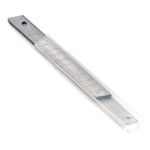 Die Nölle Profi Brush Abbrechklingen von Nölle Profi Brush Bürsten- & Pinseltechnik e.K. sind hochwertige Abbrechklingen im transparenten Etui mit mehreren segmentierten Klingen - ideal für präzises Arbeiten und Langlebigkeit.