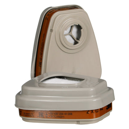 Zwei beigefarbene rechteckige 3M™ Filtersatz 6003-1SP Kartuschen (A2P3, 2x6055, 2x5935, 2x501) der 3M Deutschland GmbH filtern organische Dämpfe und Partikel in Schutzmasken. Die Packung enthält einen Satz.