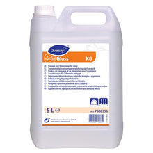 A 5-liter container made of transparent plastic with a handle, labeled "Diversey Suma Gloss K8", a liquid cutlery dip cleaner suitable for silver parts from Diversey Deutschland GmbH & Co. OHG, with multilingual information and a barcode.