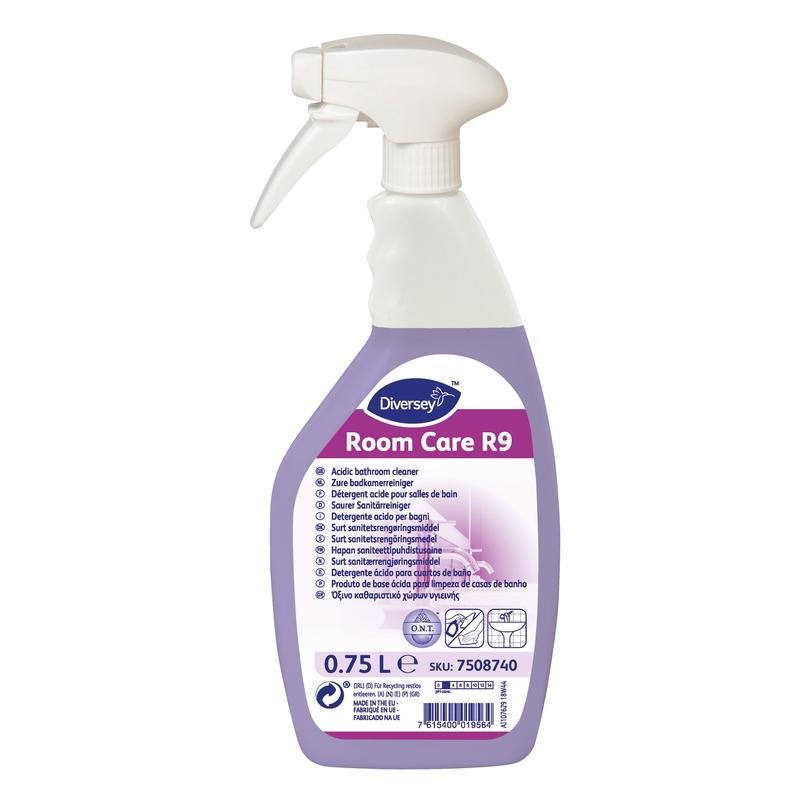 A white 0.75 l spray bottle of Diversey Room Care R9 Acidic Sanitary Cleaner from Diversey Deutschland GmbH & Co. OHG, with purple cleaning solution and multilingual instructions; available in cartons with 6 bottles.