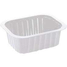 Das PP-Schälchen Weiß PP 138x114 der Duni GmbH ist ein schlichtes, rechteckiges weißes Speisetablett mit geriffelten Seiten und abgerundeten Ecken, abgebildet auf weißem Hintergrund.