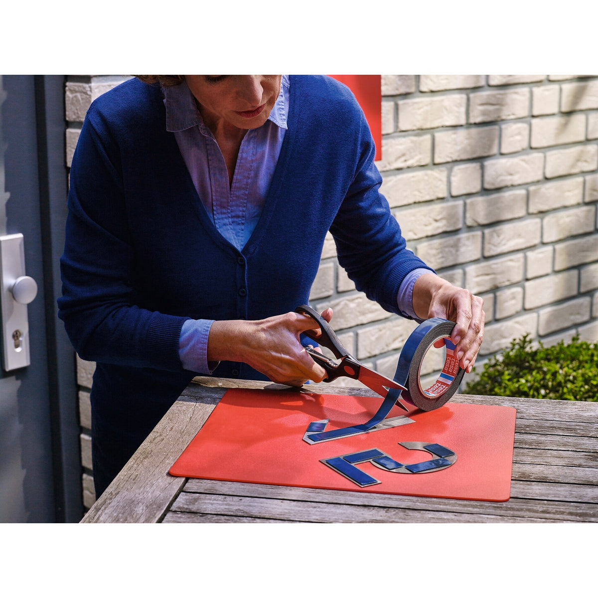 tesa Montageband für Mauerwerk und Stein, grau, bis 10 kg/m – Anwendung