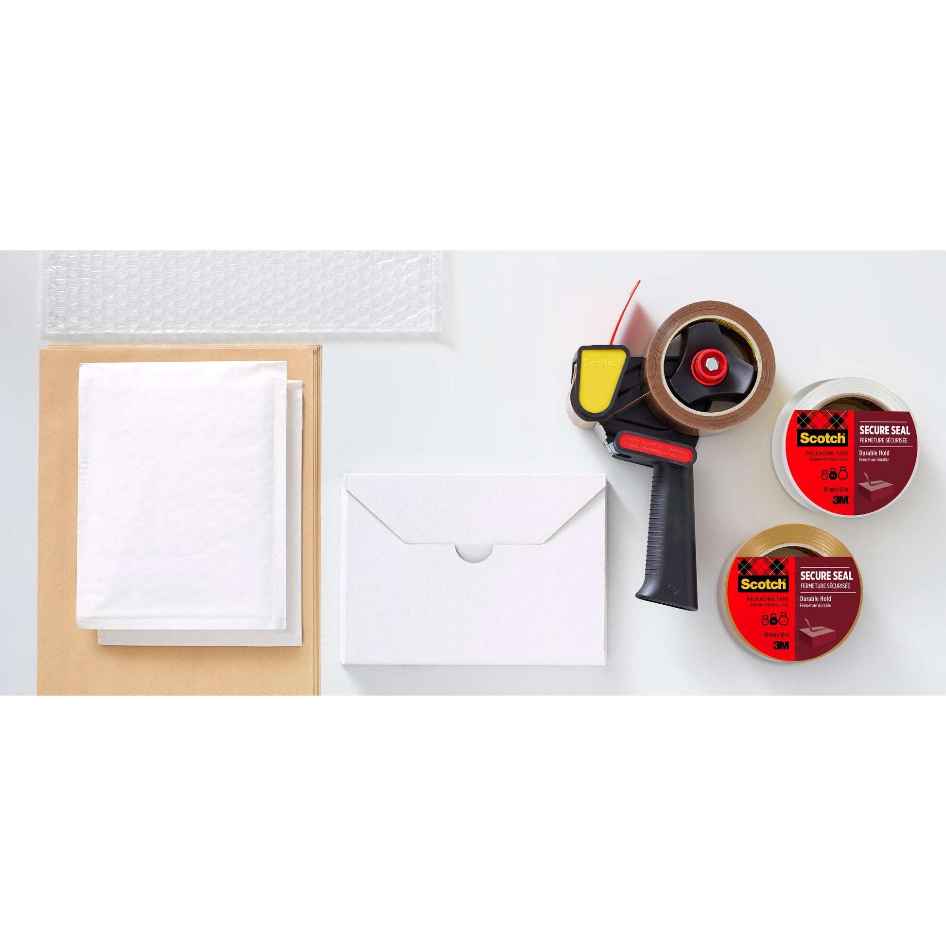 Ein Set der 3M Deutschland GmbH mit Pistolengriffabroller und Scotch® Secure Seal Verpackungsband (braun, 50 mm x 66 m), bestehend aus 1 Abroller und 2 Rollen - ideal zum sicheren Verschließen von Paketen.