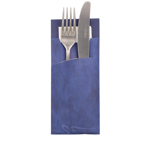 In a PAPSTAR 520 cutlery pouch (20x8.5 cm) made of 2-ply material from PAPSTAR GmbH, forks and knives are partially visible, along with a neatly folded matching napkin (33x33 cm).