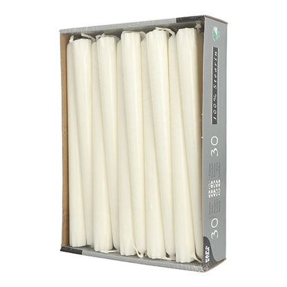 A rectangular cardboard tray from PAPSTAR GmbH holds 30 white taper candles (24 cm, Ø 2.2 cm, 100% stearin) in a vertical arrangement; the partially opened packaging shows the candles and a gray sidewall with text and icons.