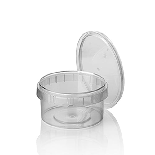 A transparent, round Starpak 40 delicatessen cup (PP, 480 ml, Ø 11.8 cm · 7 cm) with a matching lid and optional tamper-evident closure stands on a white surface - ideal for the safe storage of delicatessen items. 40 pieces.