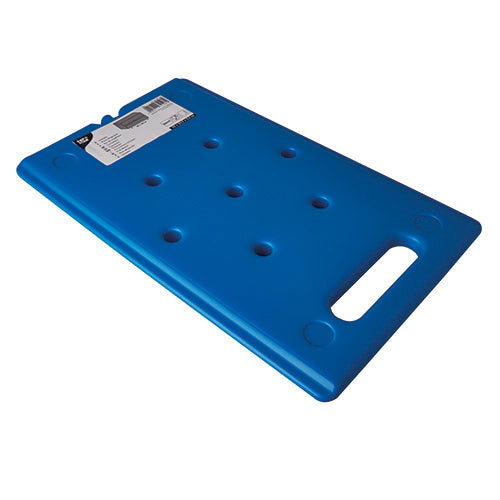 The Starpak cooling pack Gastro-Norm 1/1 (53 x 32.5 x 2.5 cm, blue) is a rectangular blue cooling pad with rounded corners, a carrying handle, surface indentations, and a barcode label – ideal for use in the catering industry. Package: 1 piece.