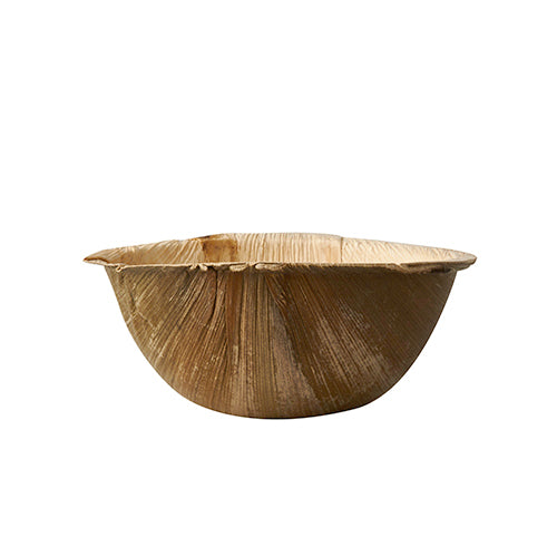 The 25 palm leaf "pure" round bowls of PAPSTAR GmbH are round, flat disposable bowls made of natural brown palm leaf with structural lines and slightly uneven edge - perfect for sustainable events, depicted against a white background.
