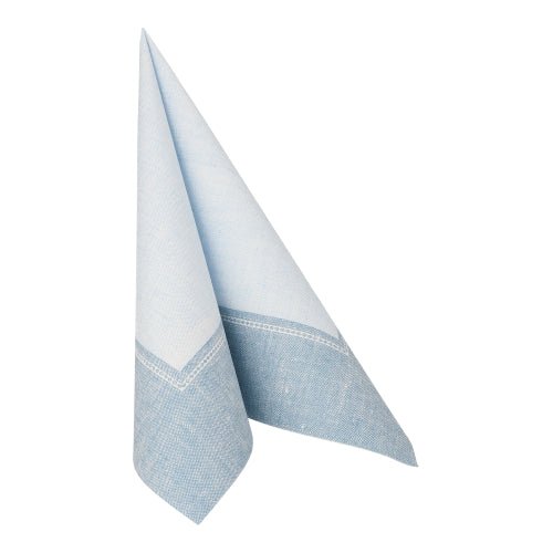 The blue, fabric-like napkin from the "ROYAL Collection" by PAPSTAR (40 x 40 cm, 1/4 fold) is neatly upright, has a defined edge, and a slightly darker blue edge. 50-pack from PAPSTAR GmbH.