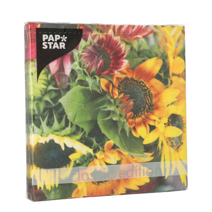 The 20-pack napkins from PAPSTAR GmbH consist of 33 x 33 cm, 3-ply napkins with a floral pattern and practical 1/4-folding.