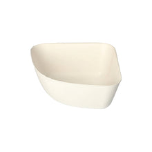 The PAPSTAR 4 bowls, sugarcane "pure" white "Belle Vie, Ligne Carrée" by PAPSTAR GmbH is a simple, cream-colored, square disposable bowl with rounded edges, made from eco-friendly sugarcane and depicted on a white background.