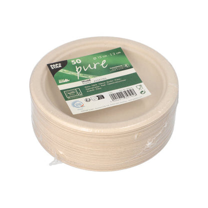 PAPSTAR 50 Teller, Zuckerrohr "pure" von PAPSTAR GmbH: 15 cm große, nachhaltige Einwegteller aus Zuckerrohr, umweltfreundlich in Plastik verpackt mit grün-weißem Label - Teil einer bewussten Produktlinie.