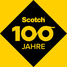 Die transparenten Scotch™ Extreme Verschlüsse (2 Sets à 2 Streifen, 25 mm x 75 mm) der 3M Deutschland GmbH sind auf gelbem Hintergrund mit einer schwarzen Raute und einem von Klebeband inspirierten "100 Jahre"-Logo in Gelb und Schwarz abgebildet.