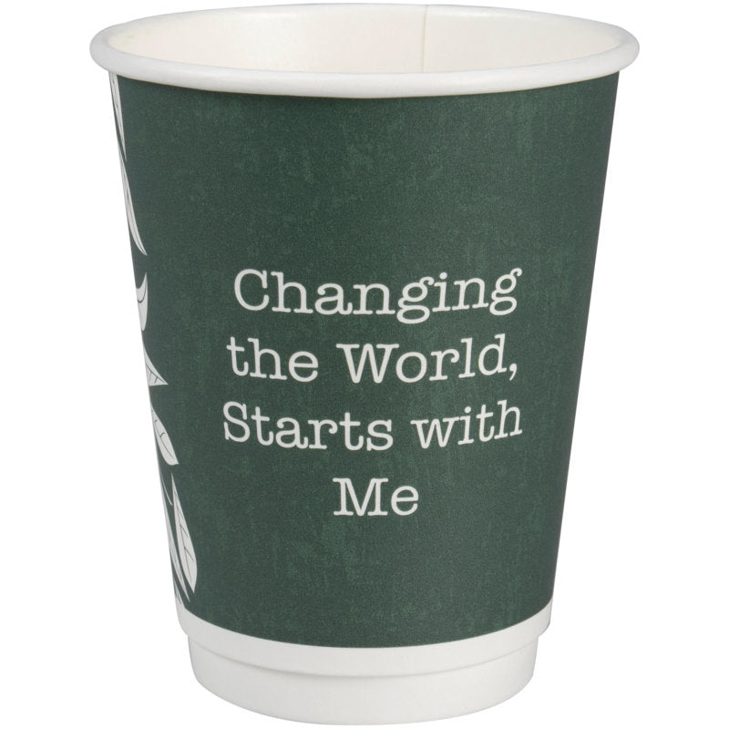 Der Abena Re-Seller GmbH Kaffeebecher Doppelwand Bio "Green Leaves" ist ein grüner, umweltfreundlicher Becher mit weißem Text "Changing the World, Starts with Me" und einem partiellen weißen Blattdesign auf der linken Seite.