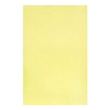 Ein einfaches gelbes AMPri Dental Kreppauflage Tray-Filterpapier-Blatt, 28 x 36 cm groß, mit glatter und gleichmäßig gefärbter Oberfläche, ohne sichtbare Markierungen oder Verzierungen. Es ist vor einem weißen Hintergrund fotografiert, was seinen Zweck in der hygienischen Zahnpflege unterstreicht.