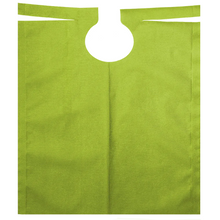 Der AMPri Patientenumhang mit PE-Beschichtung in den Maßen 500 x 600 mm und in verschiedenen Farben erhältlich, ist eine Vliesstoffschürze der AMPri Handelsgesellschaft mbH. Mit ihrem abgerundeten Halsausschnitt und zwei waagerechten Bändern am oberen Ende ist sie ideal für zahnärztliche Behandlungen geeignet. Jede Rolle enthält 80 Stück.