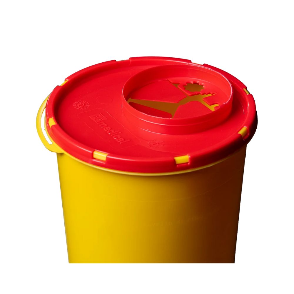 The AMPri CP needle disposal box from AMPri Handelsgesellschaft mbH is a yellow, odor-proof and leak-proof needle disposal container with a red lid and biohazard symbol for the safe storage of needles, ensuring safety and hygiene in medical waste.